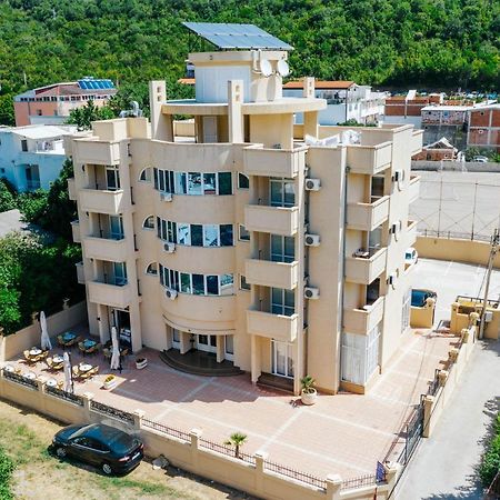 Hotel Dana Чань Екстер'єр фото
