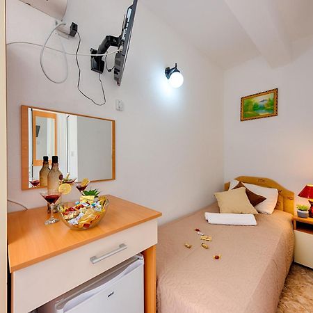 Hotel Dana Чань Екстер'єр фото