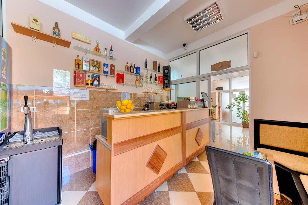 Hotel Dana Чань Екстер'єр фото