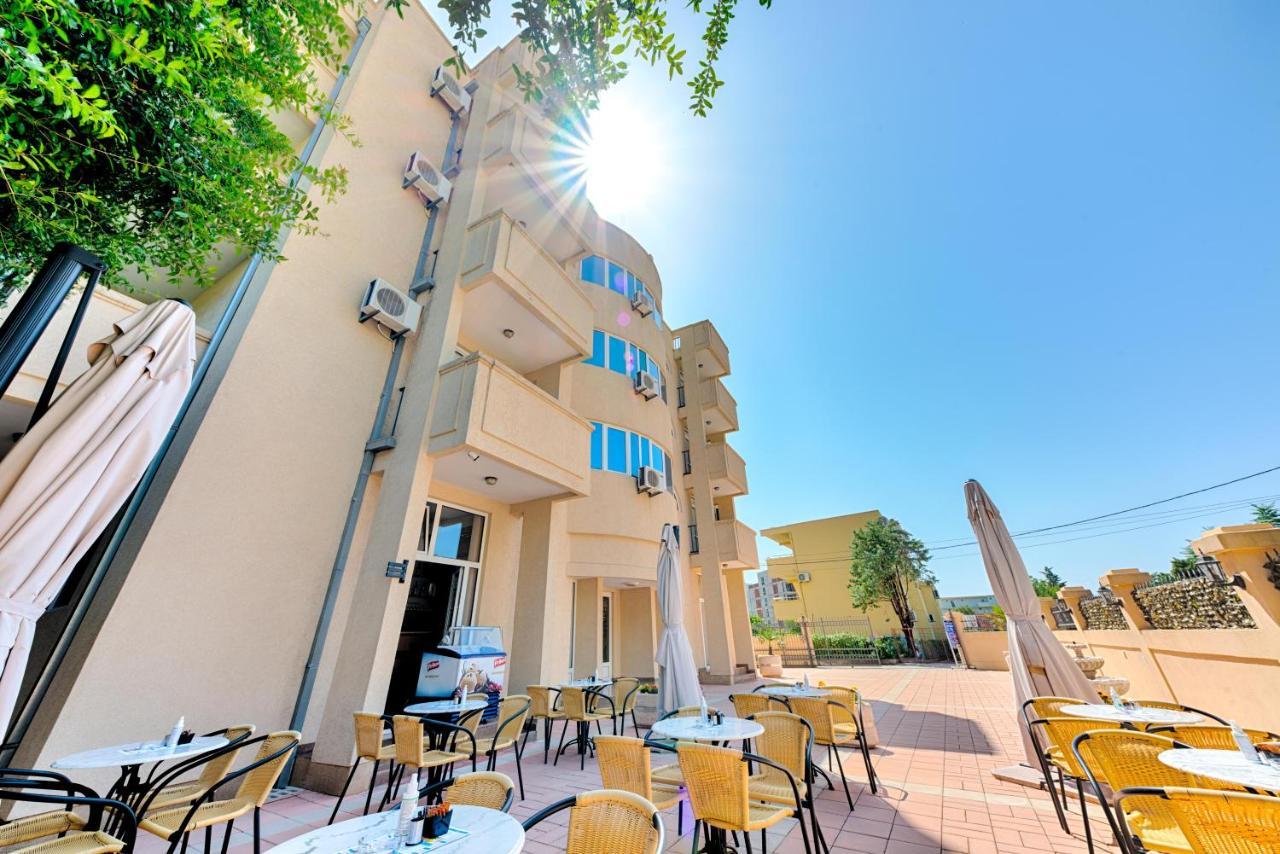 Hotel Dana Чань Екстер'єр фото