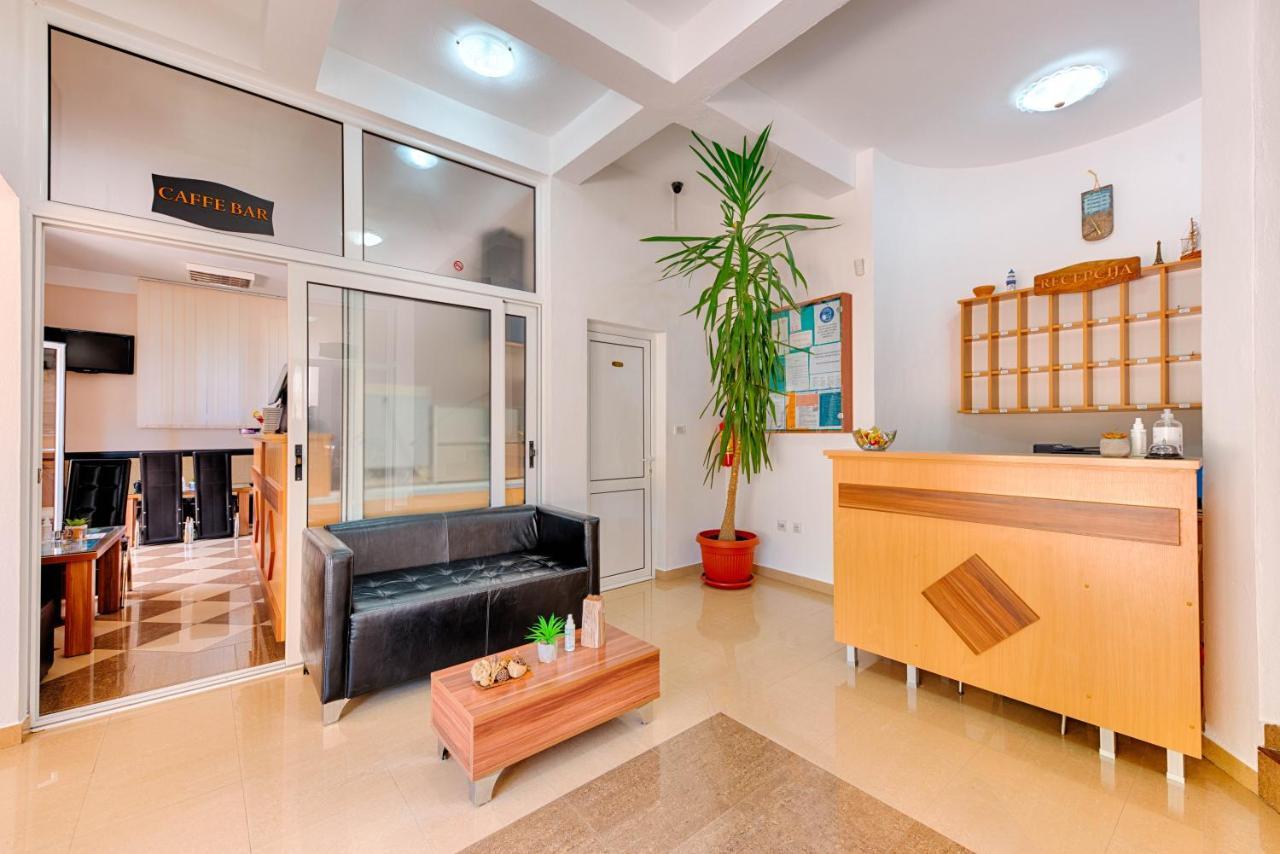 Hotel Dana Чань Екстер'єр фото
