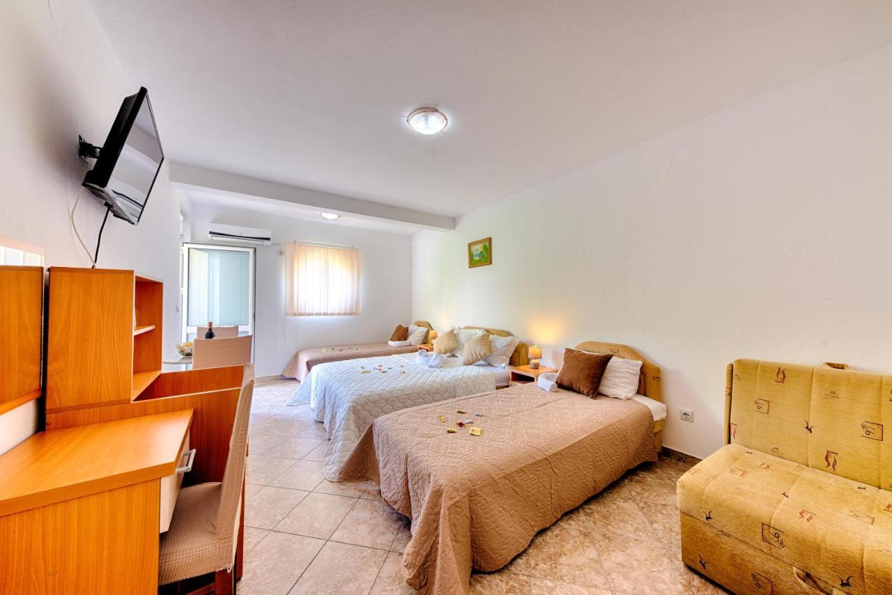 Hotel Dana Чань Екстер'єр фото