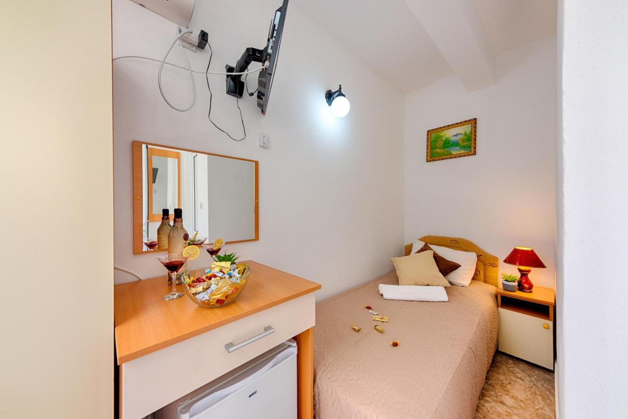 Hotel Dana Чань Екстер'єр фото