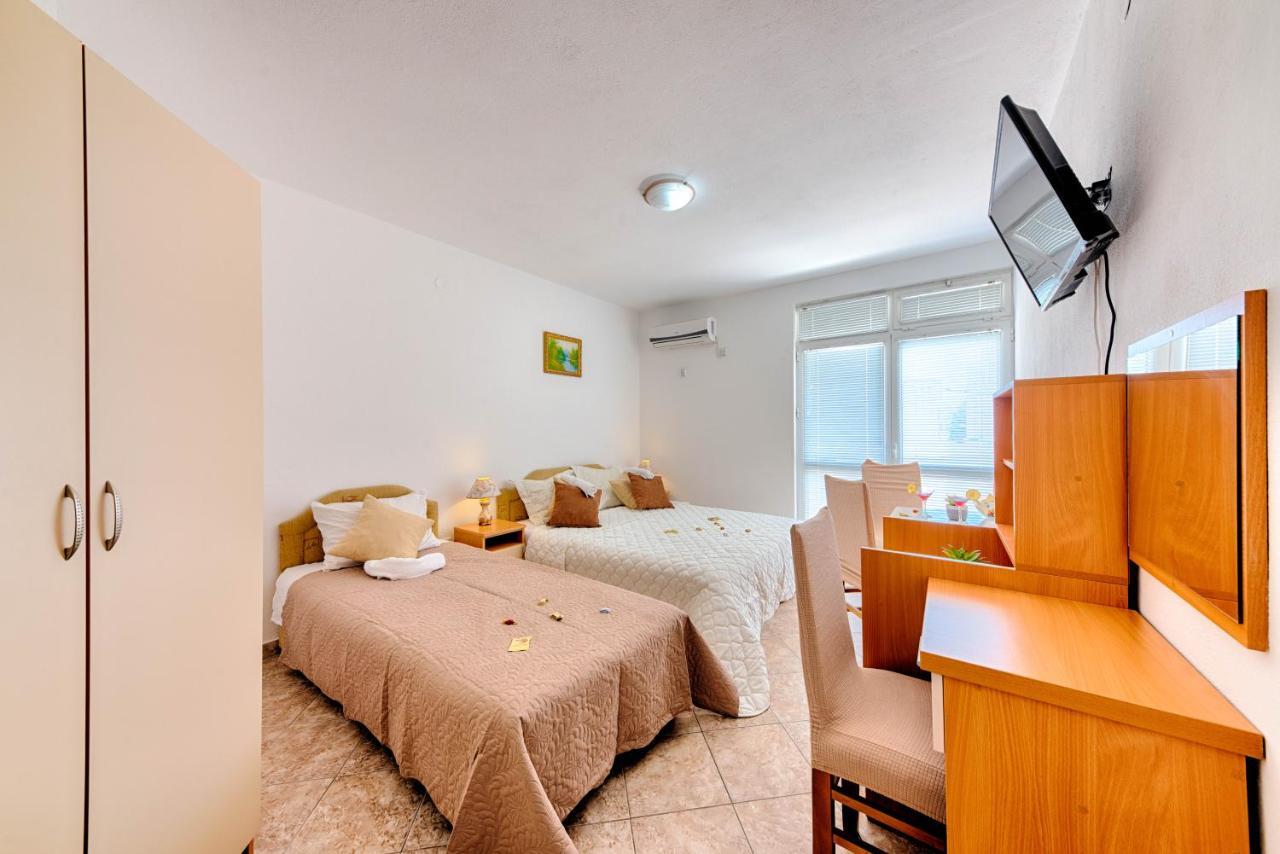Hotel Dana Чань Екстер'єр фото