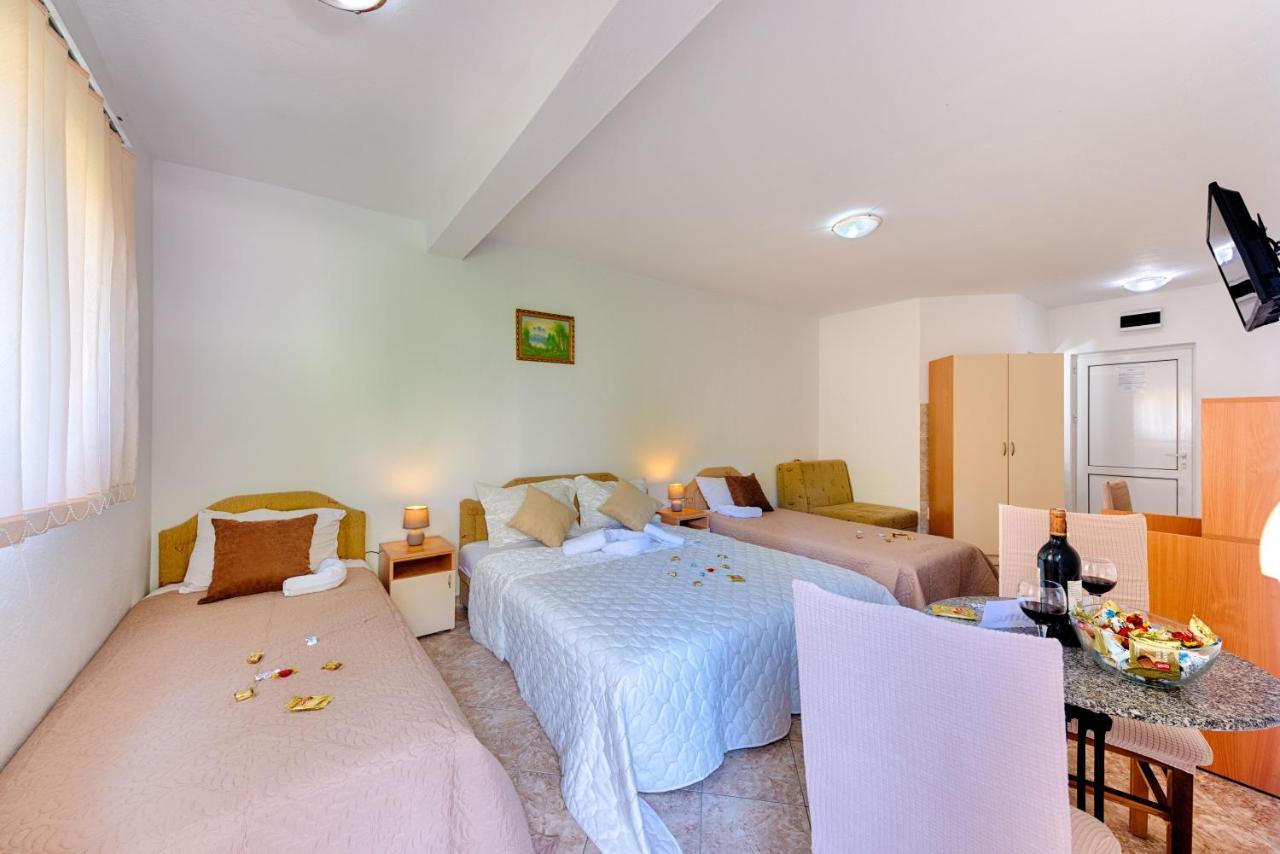 Hotel Dana Чань Екстер'єр фото