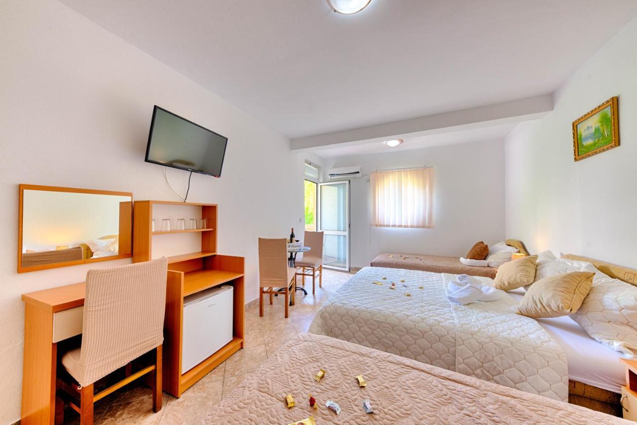 Hotel Dana Чань Екстер'єр фото