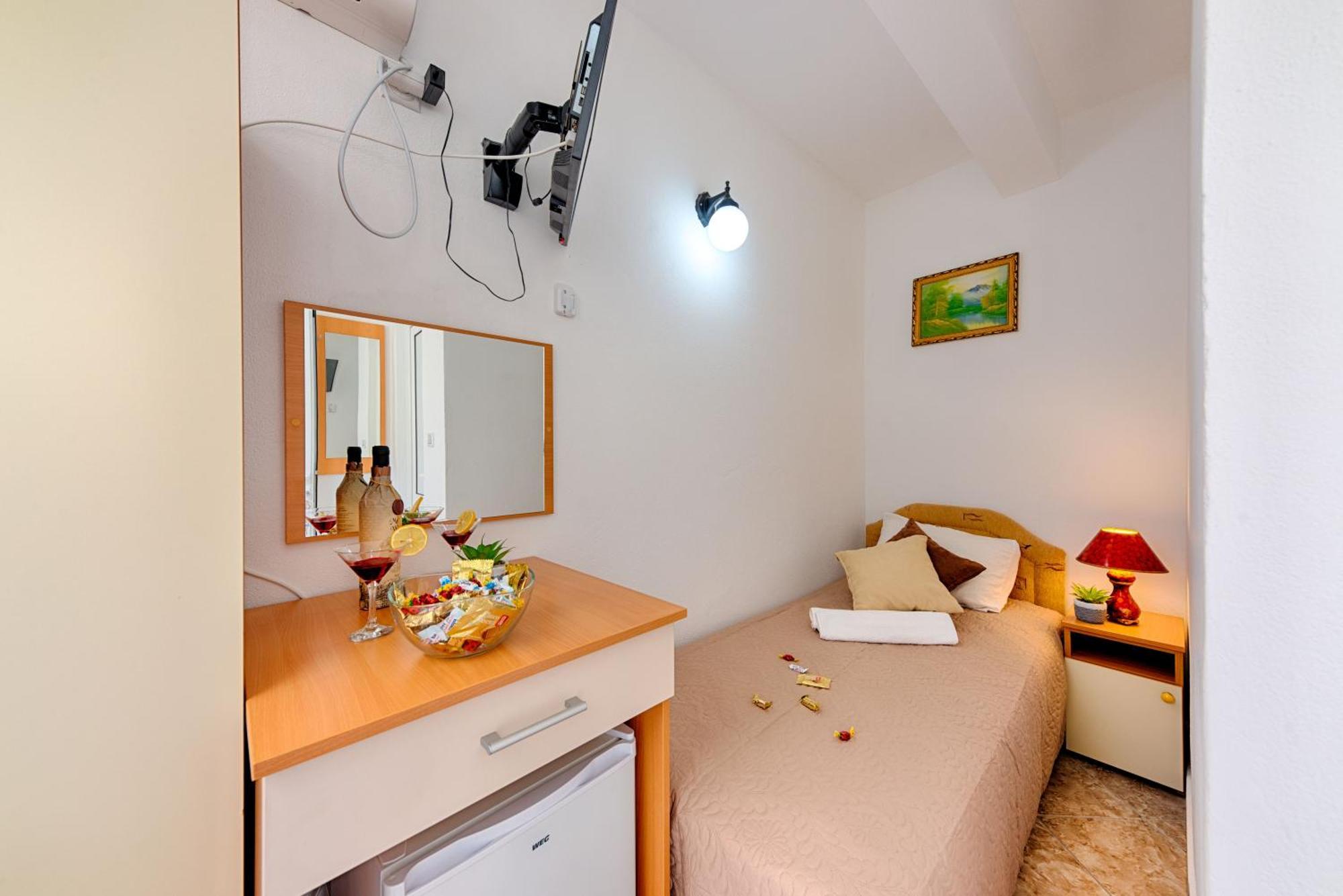 Hotel Dana Чань Екстер'єр фото